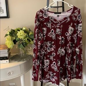 Derek Heart Plus floral top